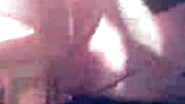 Adulte sans inscription  Rousse avec de gros seins sex 18 gratuit se fait baiser par un ami sur le canapé