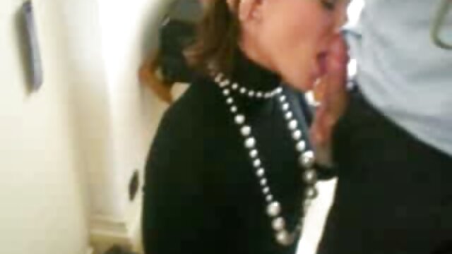 Adulte sans inscription  Gros seins sur la film amateur de sexe gratuit route