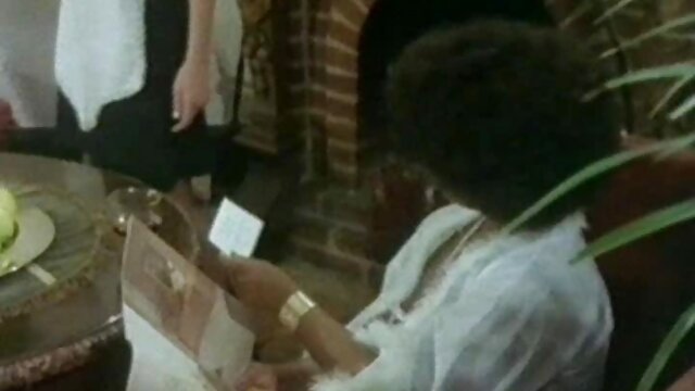 Adulte sans inscription  Un homme expérimenté enseigne Jeune Petite amie regarder le video sex chaud gratuit sexe