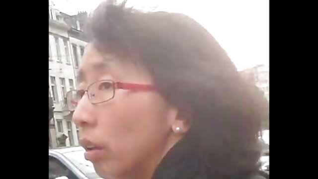 Adulte sans inscription  Un homme aux cheveux video de sexe amateur en streaming longs a conçu un disque rouge