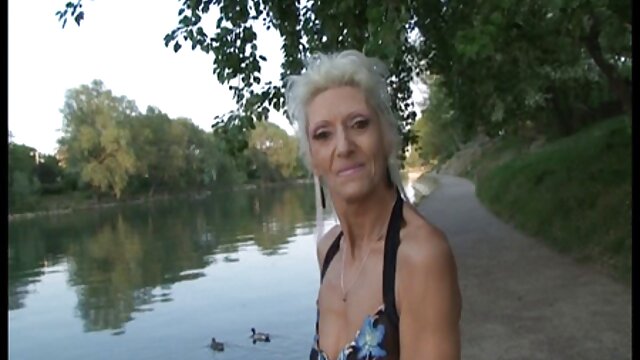 Adulte sans inscription  Les voisins sexy gratuit video baisent dans la salle de bain et l'ont rassemblé