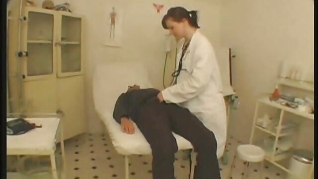 Adulte sans inscription  Alors que ma mère n'est pas à la maison, la fille a sauté sur une bite video gratuite sexi