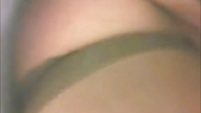 Adulte sans inscription  Brunette avec video streaming sexe gratuit un joli visage baise avec un mec sur le canapé
