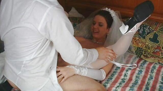 Meilleur porno sans inscription  La video gratuite de femme sexy beauté sera heureuse avec les doigts à l'intérieur de la forêt