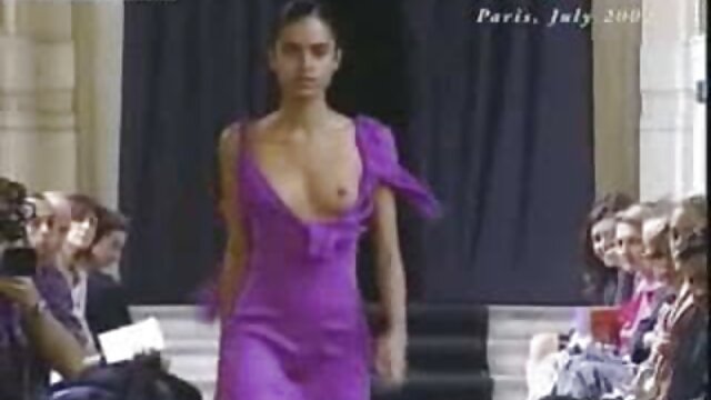 Adulte sans inscription  Skinny babe sur une bite juteuse sex gratuit 18 d'un mec