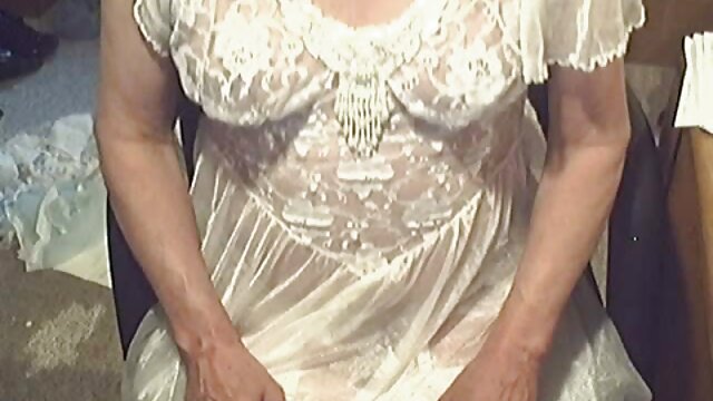 Adulte sans inscription  Russe lesbiennes qui poing dans la salle video gratuite amateur sexe de bain.